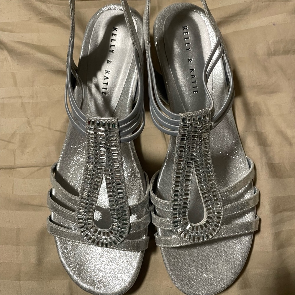 Women’s size 11 shoes that can be worn for formal occasions.